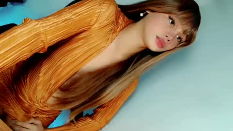 Snapshot of naughtybella_ chatting on January 20, 4:32 am bella online show from January 20, 4:32 am