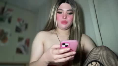 Snapshot of naughtyrosecum chatting on February 10, 5:25 am Rose Wilson online show from February 10, 5:25 am