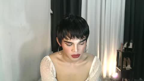 neomi online show from December 14, 5:13 am