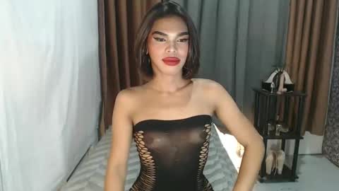 neomi online show from March 5, 6:35 pm