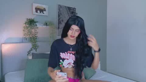 NICKI FOX  online show from November 20, 8:09 pm