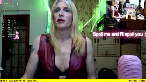 Snapshot of nicktu52 chatting on February 25, 12:14 am nicktuuk online show from February 25, 12:14 am