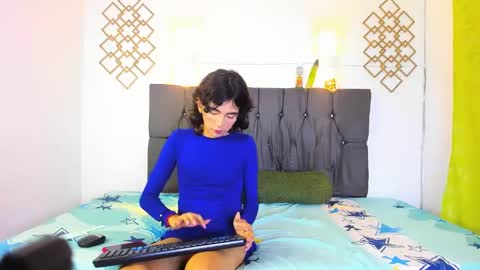 Snapshot of nicol_transgirl chatting on February 20, 5:23 am Nicol online show from February 20, 5:23 am