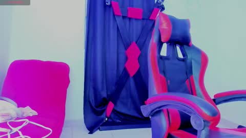 Snapshot of nicol_transgirl chatting on October 7, 4:24 am Nicol online show from October 7, 4:24 am