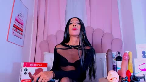 nicolemadrird online show from May 8, 4:58 pm
