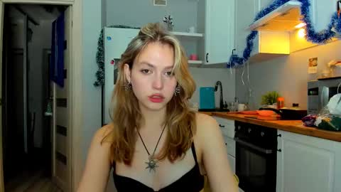 Snapshot of niky_jess chatting on January 3, 7:18 pm Veronica online show from January 3, 7:18 pm