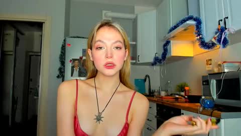 Snapshot of niky_jess chatting on January 7, 7:01 am Veronica online show from January 7, 7:01 am