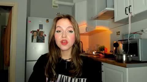 Snapshot of niky_jess chatting on February 6, 9:06 pm Veronica online show from February 6, 9:06 pm