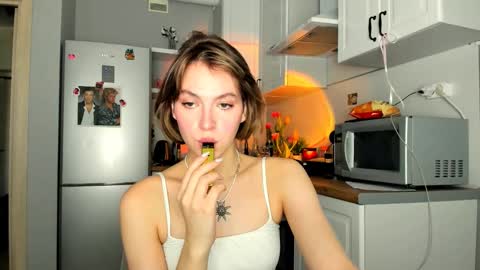 Snapshot of niky_jess chatting on March 9, 9:24 am Veronica online show from March 9, 9:24 am