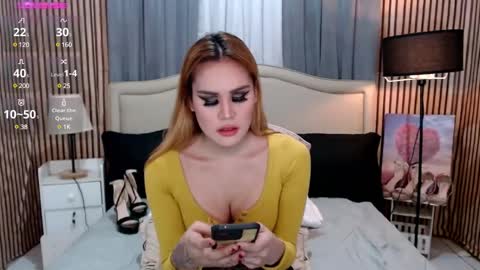 Snapshot of ninashoveltop chatting on December 9, 12:08 pm ninarussell online show from December 9, 12:08 pm