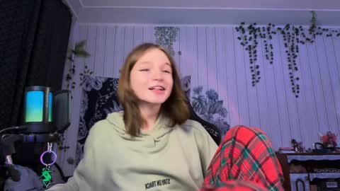 Snapshot of nloraaa chatting on December 12, 1:21 am Tears Lora online show from December 12, 1:21 am