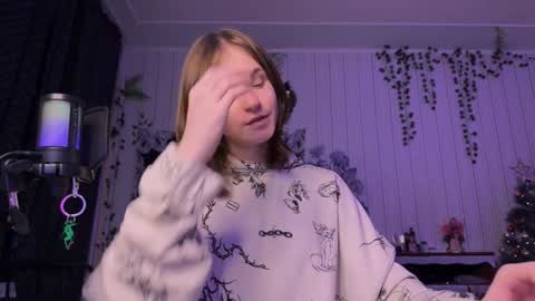 Snapshot of nloraaa chatting on December 23, 1:24 pm Tears Lora online show from December 23, 1:24 pm