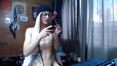 Snapshot of noah420sr chatting on January 21, 2:00 pm noah420sr online show from January 21, 2:00 pm