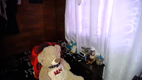 Snapshot of noah420sr chatting on February 7, 12:39 pm noah420sr online show from February 7, 12:39 pm