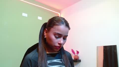 Snapshot of noha_thomson chatting on December 15, 9:42 pm Noha Thomson online show from December 15, 9:42 pm