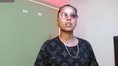 Snapshot of noha_thomson chatting on January 21, 8:43 pm Noha Thomson online show from January 21, 8:43 pm