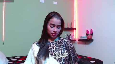 Snapshot of noha_thomson chatting on February 2, 9:13 pm Noha Thomson online show from February 2, 9:13 pm