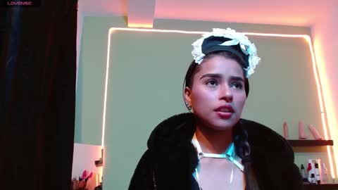 Snapshot of noha_thomson chatting on February 14, 10:04 pm Noha Thomson online show from February 14, 10:04 pm