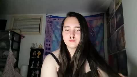 Snapshot of nonbinarybeauty20 chatting on February 7, 1:22 pm nonbinarybeauty20 online show from February 7, 1:22 pm