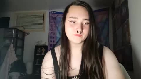Snapshot of nonbinarybeauty20 chatting on February 15, 2:16 am nonbinarybeauty20 online show from February 15, 2:16 am