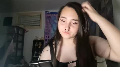 Snapshot of nonbinarybeauty20 chatting on February 19, 8:01 am nonbinarybeauty20 online show from February 19, 8:01 am