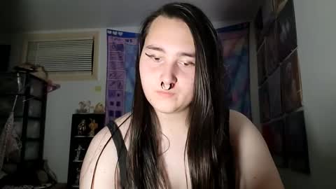 Snapshot of nonbinarybeauty20 chatting on February 27, 8:17 am nonbinarybeauty20 online show from February 27, 8:17 am