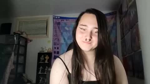 Snapshot of nonbinarybeauty20 chatting on March 8, 8:22 am nonbinarybeauty20 online show from March 8, 8:22 am