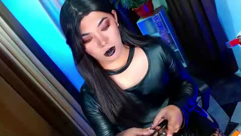Snapshot of olivia_the_temptress27 chatting on September 27, 6:17 pm Miss OLIVIA online show from September 27, 6:17 pm