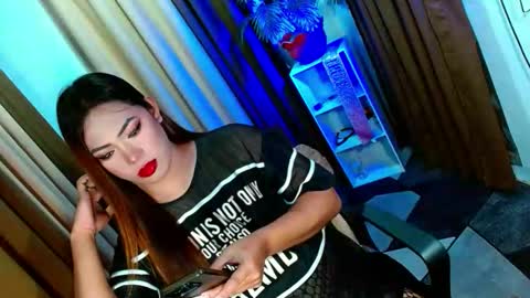 Snapshot of olivia_the_temptress27 chatting on October 8, 10:05 am Miss OLIVIA online show from October 8, 10:05 am