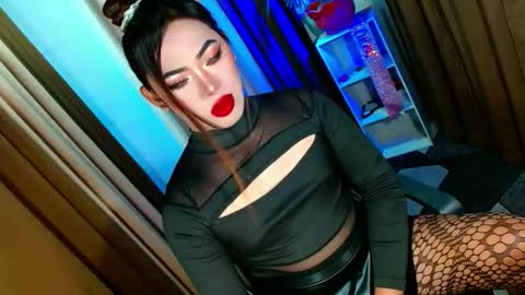 Snapshot of olivia_the_temptress27 chatting on October 9, 10:06 am Miss OLIVIA online show from October 9, 10:06 am