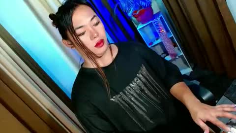 Snapshot of olivia_the_temptress27 chatting on October 11, 10:17 am Miss OLIVIA online show from October 11, 10:17 am