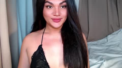Snapshot of oliviahot22 chatting on December 18, 12:21 am oliviahot22 online show from December 18, 12:21 am