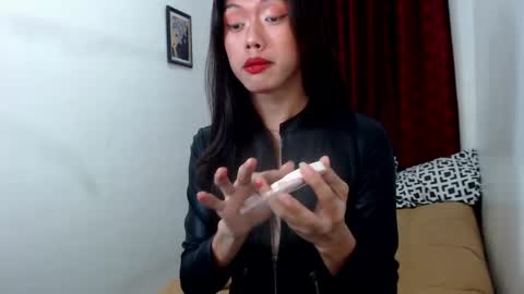 Snapshot of oliviaknightx chatting on January 3, 3:22 pm oliviaknightx online show from January 3, 3:22 pm