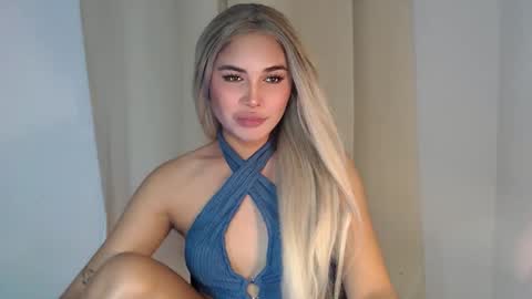Snapshot of onegreattransdiva chatting on September 25, 4:03 pm Goddess Rhiane online show from September 25, 4:03 pm