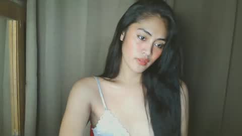 onlyjulia25 online show from December 4, 7:11 am
