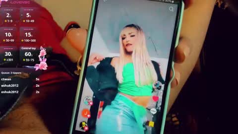 Snapshot of oriana_braom chatting on September 20, 11:32 pm Oriana braom online show from September 20, 11:32 pm