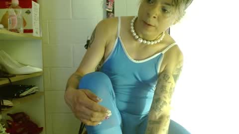 Snapshot of oxxy_jean chatting on December 5, 12:14 am Jeannifer online show from December 5, 12:14 am