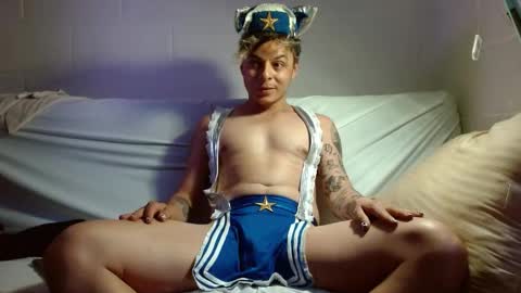 Snapshot of oxxy_jean chatting on December 31, 10:34 pm Jeannifer online show from December 31, 10:34 pm