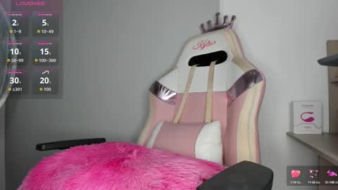 kYLIE online show from October 15, 9:09 am