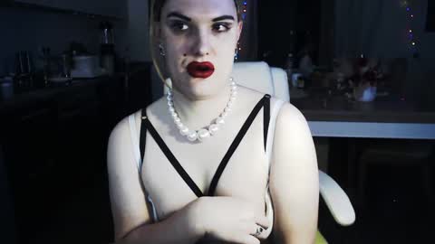 Sarina Williams online show from December 6, 2:33 pm