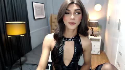 Snapshot of pearlmoore chatting on January 12, 10:43 pm Pearl online show from January 12, 10:43 pm