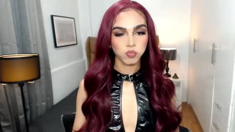 Snapshot of pearlmoore chatting on January 14, 1:49 pm Pearl online show from January 14, 1:49 pm