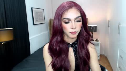 Snapshot of pearlmoore chatting on January 16, 3:02 pm Pearl online show from January 16, 3:02 pm