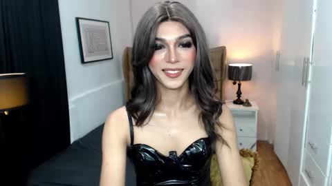 Snapshot of pearlmoore chatting on January 18, 2:25 pm Pearl online show from January 18, 2:25 pm