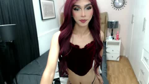 Snapshot of pearlmoore chatting on January 25, 12:38 am Pearl online show from January 25, 12:38 am