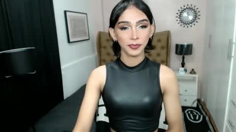 Snapshot of pearlmoore chatting on February 2, 3:17 pm Pearl online show from February 2, 3:17 pm