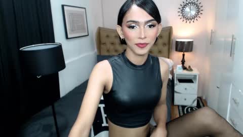 Snapshot of pearlmoore chatting on February 7, 3:02 am Pearl online show from February 7, 3:02 am
