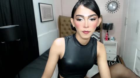 Snapshot of pearlmoore chatting on February 12, 1:19 am Pearl online show from February 12, 1:19 am