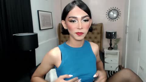 Snapshot of pearlmoore chatting on February 26, 12:49 am Pearl online show from February 26, 12:49 am