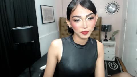 Snapshot of pearlmoore chatting on March 7, 1:49 am Pearl online show from March 7, 1:49 am